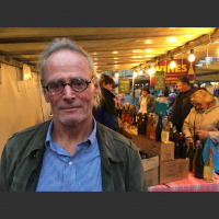 1876: Chatting with an American in a Parisian market