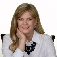 Ep: 52 Transportation executive Ellen Voie is driven to help women succeed in trucking and everywhere