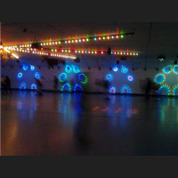 Divatosity: Cheap Pizza, Roller Rinks, and Balmy Fall Days