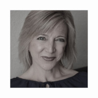 CFL 020 - Are You Leaning In For The Kiss Too Early? Social Selling Made Easy With Liz Wendling