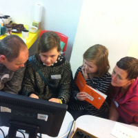 #TeachComputing with @McrGirlGeeks and @TeamKano, 22Nov13
