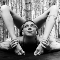 Edina: A Contortionist Bends with Strength and Doesn’t Break
