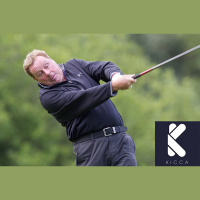 Harry tells Rory how to play the course with a thousand bunkers