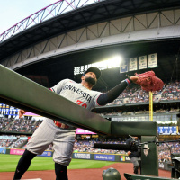 Twins drop first game in Seattle, Correa injury, Brooks Lee and more with Bobby Nightengale