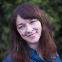 E129: How to Get Through Massage School Alive (with Annie LaCroix)