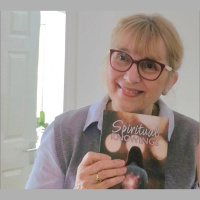 470 Caroline Rollo - Retired Medium on Spiritual Happenings and her book Spiritual Knowings