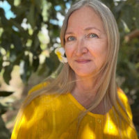 428 Emily Thiroux Threatt - Author  Podcast Host talks Living  Loving Your Way Through Grief