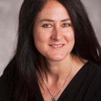 Episode 18 - Youth Ministry as a Practice of Nonviolence, with Elizabeth Corrie