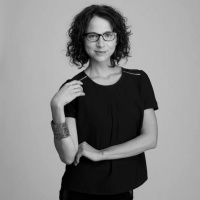 Episode 1605: The Creative Stickup w/Elizabeth Tucker, Publisher, ALIVE Magazine