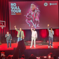 Australias No Bull Tour [the truth]. Chicago Bulls Luc Longley, Scottie Pippen and Horace Grant - AIR136