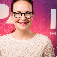 Elin Ek vikarierar för Uggla i P4 