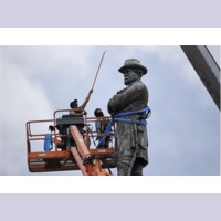 ‪Should Confederate statues be remove? call in 646-716-8447‬