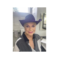 January Jones Sharing The Surfing Rainbows Success Story with Dale Brunner