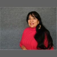 Estela De Los Rios weaving a landscape between blacks, browns,  immigrants