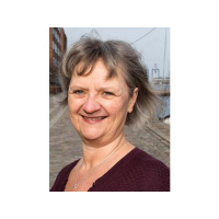 Jetta Bilberg Lauritsen come On the Edge and reads poetry from Denmark