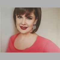 Leanna May of Temple Siren sets beauty a blaze, sound the alarm on the edge