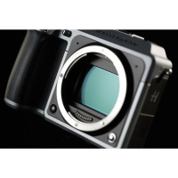 Medium Format Goes Mirrorless