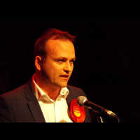 Neil Coyle speaking at #migrantscontribute Latin American event