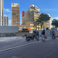 Obras na Liberdade geram críticas de comerciantes por barulho e queda no movimento