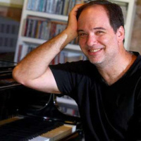 El premiado Adrián Iaies