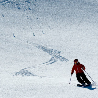 Esquí Desde Las Alturas. Manzaneda tendrá cañones,Baqueira vende ya paquetes de invierno,...