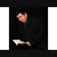 We welcomes back author, playwright and actor Everett Robert!