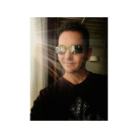 Chatting With Sherri welcomes back the always charming TV director TJ Scott!!!