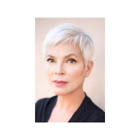 We are so happy to welcome Highlander Star  film makerElizabeth Gracen!