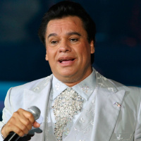Reconocimientos y labores altruistas de Juan Gabriel
