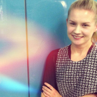 Täysi-ikäinen Natalie Minnevik on ruudussa ala-ikäinen 