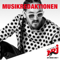 Steve Aoki har en grej för tårtor - han får smaka på en svensk klassiker