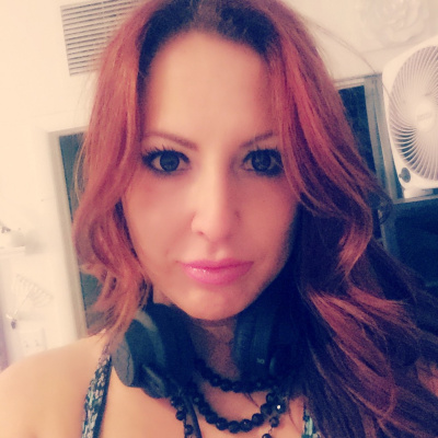 Just Me And My Headphones Podcast Live With Dj Lindsey Bell