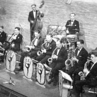 Capitani Coraggiosi is dancing with big bands music