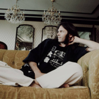 REPORTAJE | El atasco en un coche fúnebre que cambió la vida de Neil Young