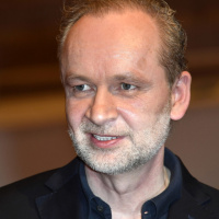 Ferdinand von Schirach stellt elementare Fragen