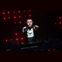 Razorman ft. Леночка-Беги от меня(Гости из будущего)