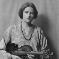 Drei Musikerinnen spielen Rebecca Clarkes Werke für Violine, Viola  Klavier ein