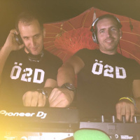 Essential deLuxe 1018