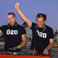 Essential deLuxe 1044