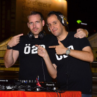 Essential deLuxe 1083