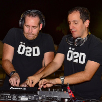 Essential deLuxe 1093