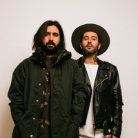 Essential deLuxe 978