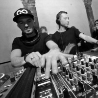 Essential deLuxe 879