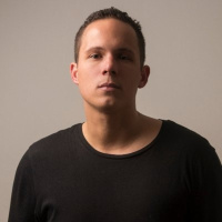 Essential deLuxe 952