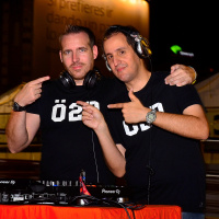 Essential deLuxe 1114