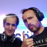 Essential deLuxe 1075