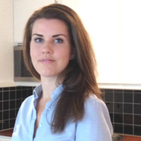 Julia Mäkitalo Blent auttaa kerjäläisiä verkostojen kautta