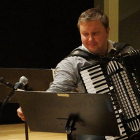 Pasi Pasanen vie harmonikkaa pitkin maailmaa