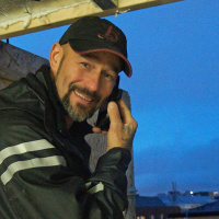 Kattojen yli käy Esa Hatusen työ