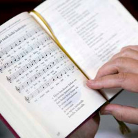 Ruotsin kirkon virsiä laulettu suomeksi 10 vuotta